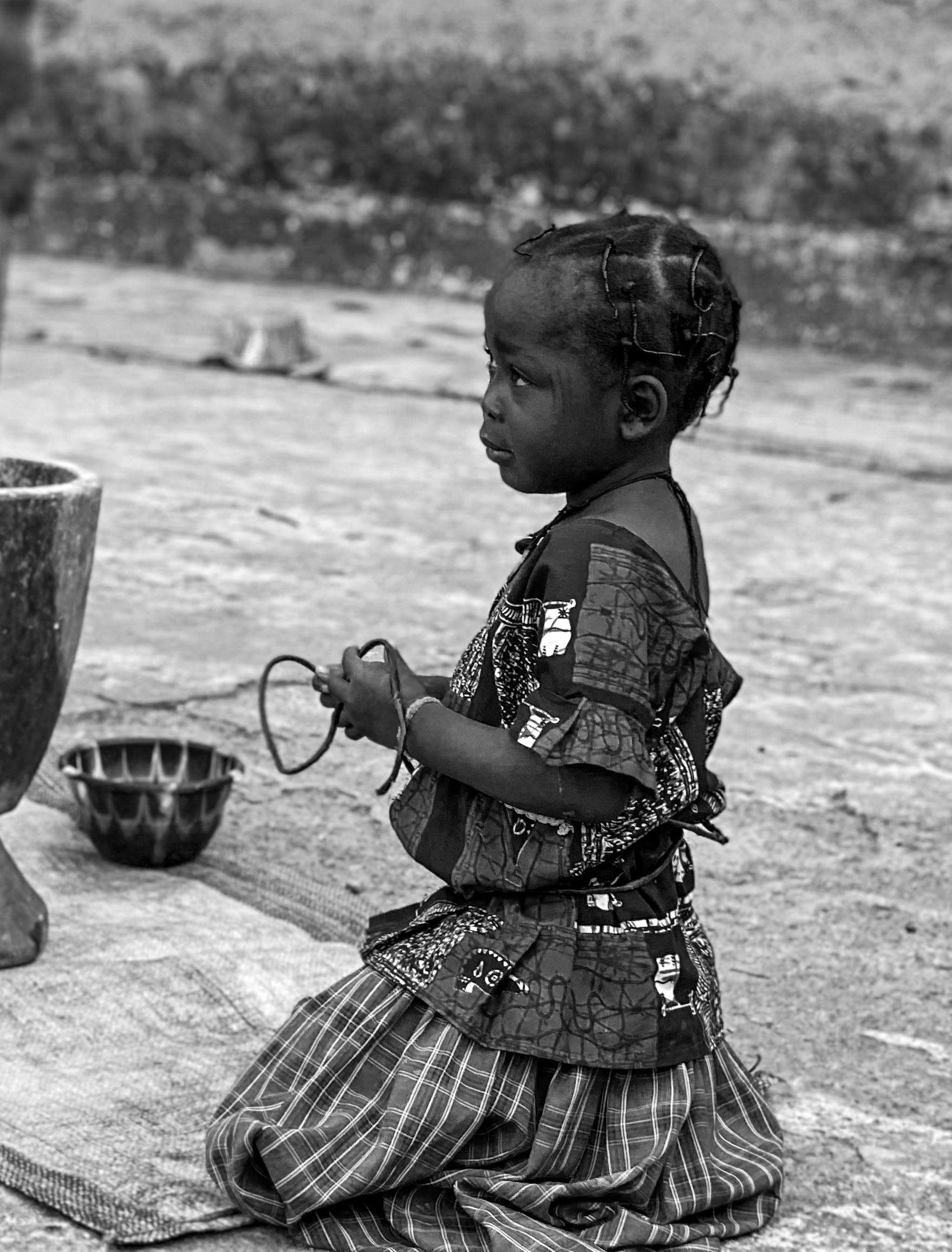 家庭饭后甜点分享场景